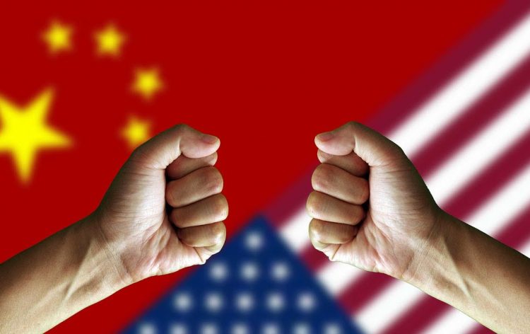 La guerra comercial entre China y los EE. UU. Se intensifica después de que los aranceles en los Estados Unidos entren en vigor