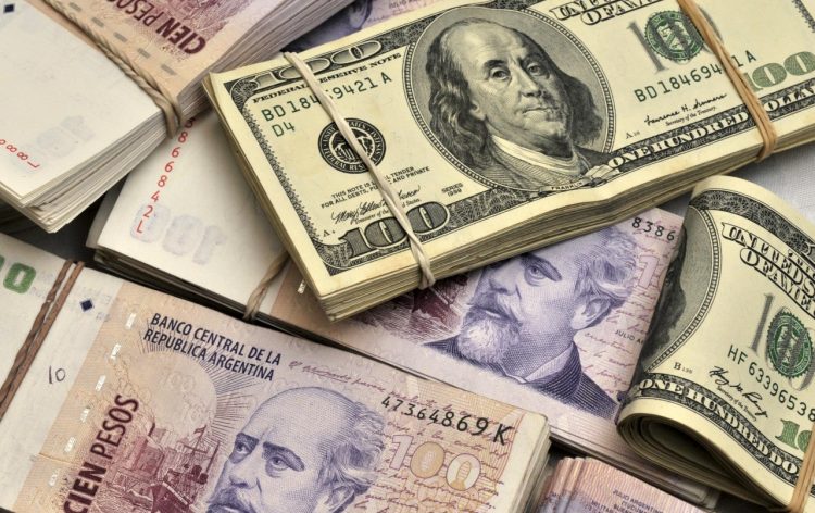 Argentina lucha por estabilizar la moneda nacional